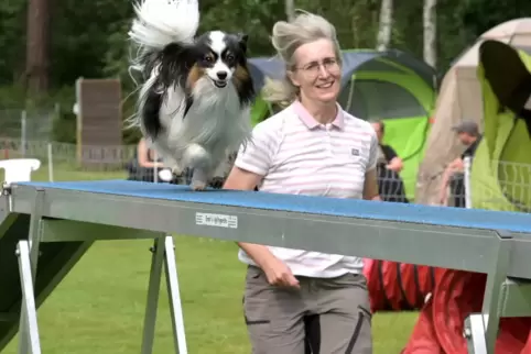  Martina Ernst vom SV OG Speyer/ Dudenhofen gewann beim Agility-Turnier mit Hund Dumbo in der Klasse A0 Small. 