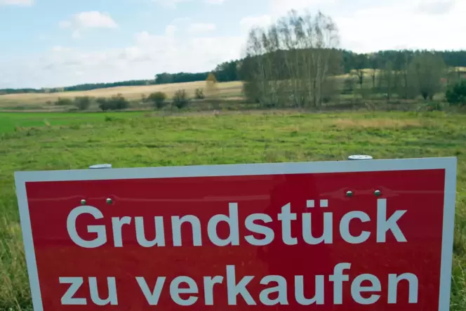 So ein Schild würde in der Umgebung von Frankenthal wohl nicht lange stehen. Denn Interessenten für Bauland gibt es hier mehr al