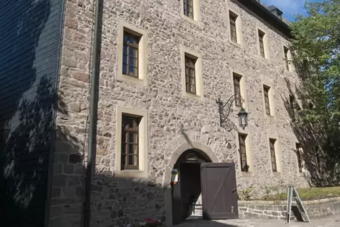 Das Seminar findet in der Zehntscheune auf Burg Lichtenberg statt. 
