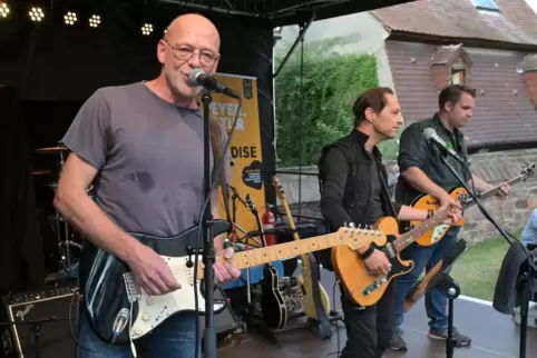 Bei „One Eyed Jack“ ist Gitarre Trumpf (von links): Martin Hug, Thomas Sraka und Johannes Kabs.