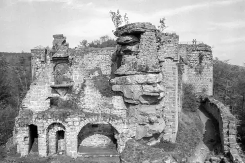 Die Burgrui ne im Jahr 1978 unmittelbar vorm Absturz des Palatsgiebels. 