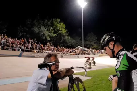 Erlebnis unter Flutlicht: Sprint-Grand-Prix in Dudenhofen.