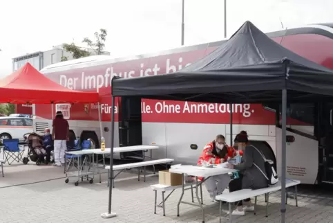 Einfach hingehen und sich impfen lassen: Die Corona-Impfbusse bieten diese Möglichkeit.
