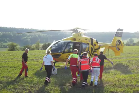 Der schwerverletzte, 82-jährige Radfahrer wurde mit dem Rettungshubschrauber nach Saarbrücken geflogen, wo er neun Tage später i
