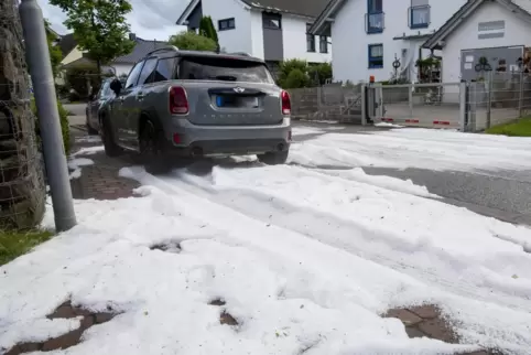 Ein Bild wie nach einem Schneesturm, aufgenommen im August: So sah es am Sonntag in Mehlingen aus. 