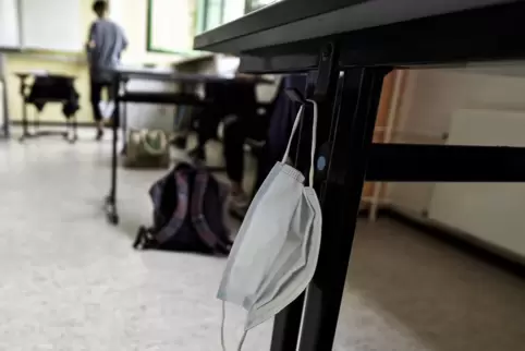 Die Maske könnte für die Teilnehmer der Sommerschule zum notwendigen Utensil werden. Die Maske könnte für die Teilnehmer der Sommerschule zum notwendigen Utensil werden.
