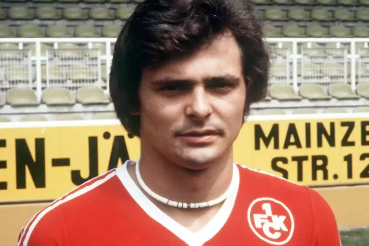 Lutz Eigendorf im Trikot des 1. FC Kaiserslautern: An das Schicksal des t&ouml;dlich verungl&uuml;ckten Fu&szlig;ballers, der aus der DDR gefl&uuml;c