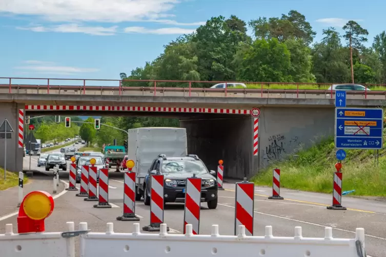 Seit Juni 2020 ist die Anschlussstelle aus und in Richtung Saarbrücken gesperrt. Ende August wird sie freigegeben. Dann gilt die