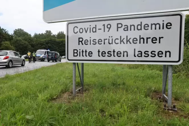 »Vereinzelt« sind unter den Neuinfizierten auch Reiserückkehrer – den Anstieg der Zahlen erklärt das nach Darstellung der Gesund