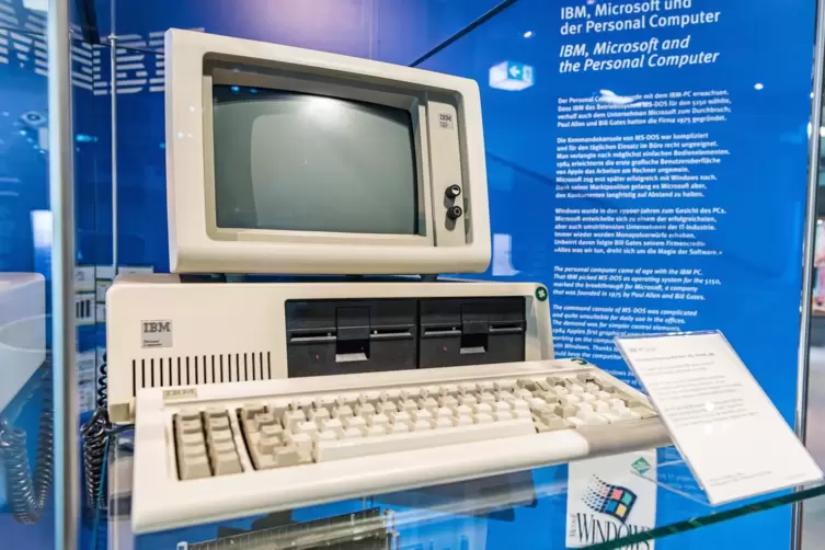  Ein IBM PC ist im Heinz Nixdorf MuseumsForum zu sehen. 