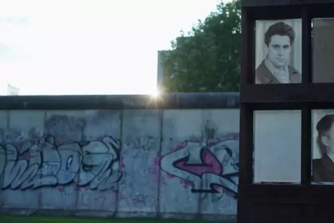 Nur noch an wenigen Stellen in Berlin stehen Reste der Mauer. 