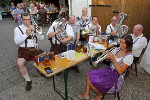 Gefühlt ganz nah kommen sich Musiker und Zuhörer bei den Konzerten auf dem Eichenhof.