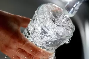 Auf der Suche nach der Ursache für die Keimbelastung im Trinkwasser sollen am Freitag weitere Proben entnommen werden. Auf der Suche nach der Ursache für die Keimbelastung im Trinkwasser sollen am Freitag weitere Proben entnommen werden.