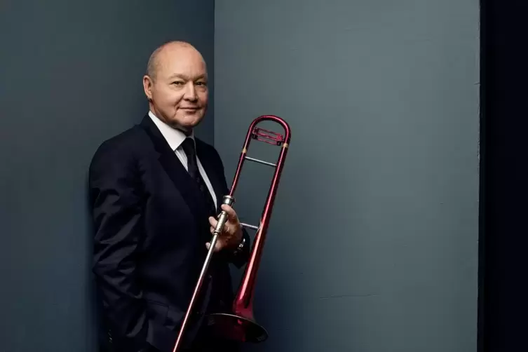 Das Instrument als Markenzeichen: &bdquo;Mr. Red Horn&ldquo; Nils Landgren.