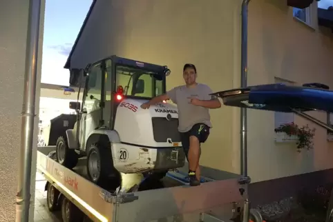 Abfahrt in Rheinzabern mit Mietbagger.