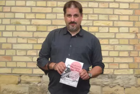 Der Historiker Friedemann Seitz mit seinem neuen Buch.