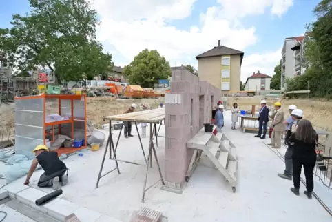 Grundsteinlegung in der Albert-Einstein-Straße: Bauprojekt der Gewo im vergangenen Jahr.