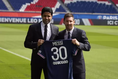 Traumduo: Nasser Al-Khelaifi (links), Präsident von Paris Saint-Germain, und Lionel Messi bei der Präsentation des Superstars. 