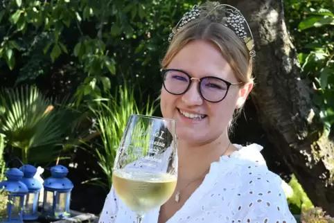 Sophie Bielmeier freut sich, dass sie endlich in den Weinadel aufgestiegen ist. 