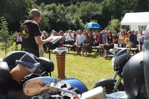 Zum Motorradgottesdienst von Pfarrer Tilo Brach klamen am Sonntag rund 140 Menschen nach Winterbach.