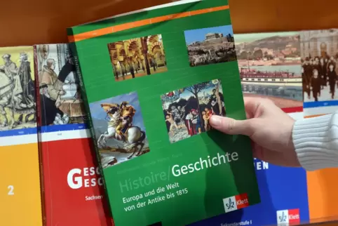 Die Schulbuchausleihe ist eine nachhaltige Alternative.