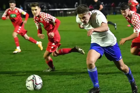 Im Oktober 2020 spielte Dennis Borst noch für die Königsbacher A-Junioren.