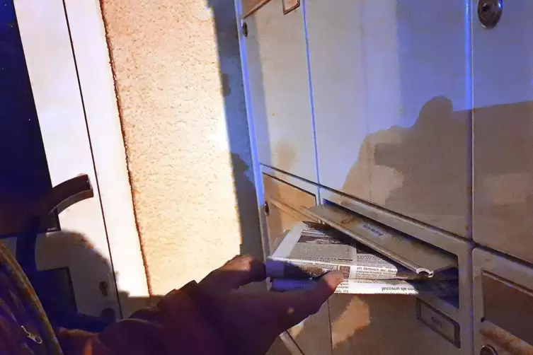 Manche Zeitungen m&uuml;ssen in den Briefkasten, nicht ins Rohr, weil sie entwendet werden. 
