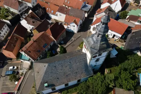 Die Kirche in Odenbach ist sanierungsbedürftig. Der Unterhalt der Kirchen und Gemeindehäuser ist ein heißes Eisen im Kirchenbezi