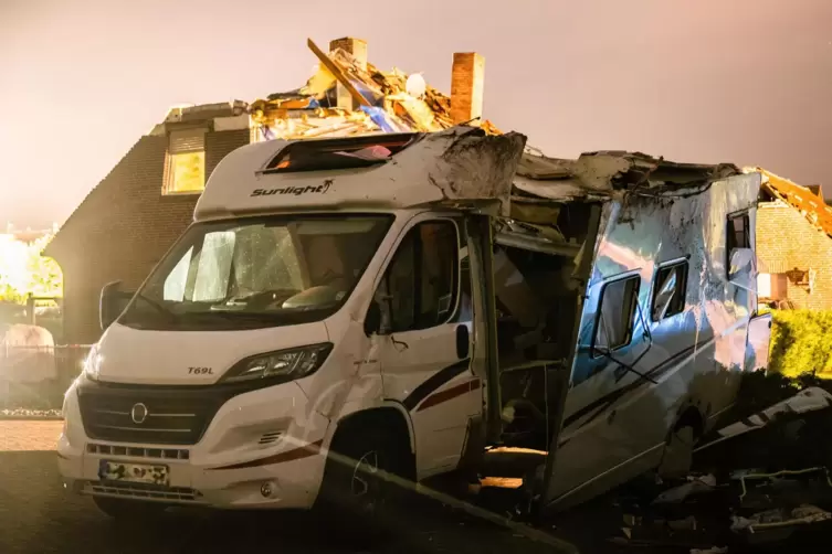 Verletzt wurde bei dem Unwetter vom Montagabend nach einer ersten Bilanz der Einsatzkr&auml;fte allerdings niemand. 