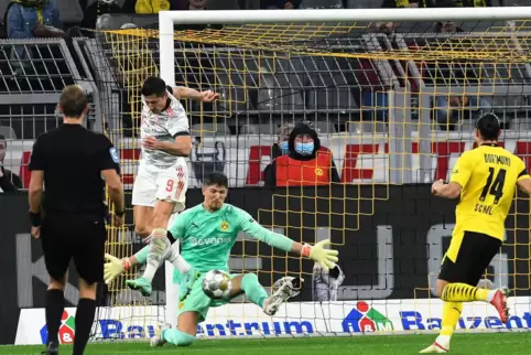 Hier bereitet Lewandowski (zweiter von links) das 0:2 vor. 