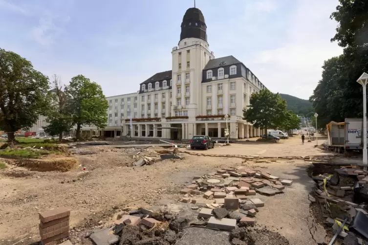 Vier Wochen nach der Katastrophe sind viele Schäden in Bad Neunahr-Ahrweiler nocht sichtbar. 