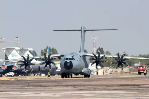Derzeit läuft die Evakuierungsaktion der Bundeswehr aus Afghanistan. Unser Bild zeigt ein Flugzeug vom Typ A400M auf dem Flughaf
