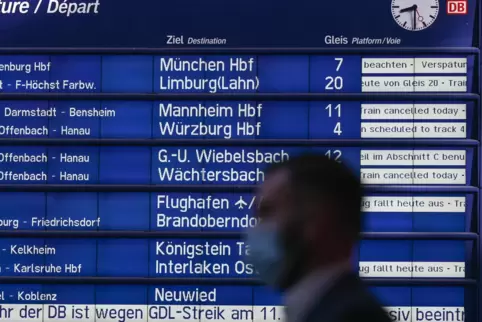 Bei erneuten Streiks der GDL ist auch wieder mit Zugausfällen wie in der vergangenen Woche zu rechnen.