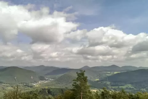 Ausblick vom Hühnerstein bei Schwanheim. 
