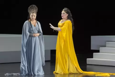 Für Aufsehen sorgte 2017 die Aufführung Aida mit Anna Netrebko (links) und Ekaterina Semenchuk (rechts). 