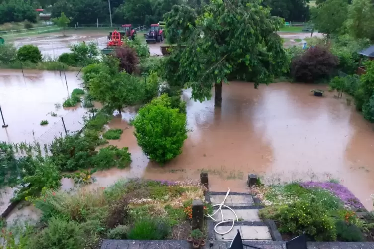 Am 24. Juni 2020 trat der Hainbach in Essingen über die Ufer und überschwemmte auch den Garten von Inge Volz’ Tochter.