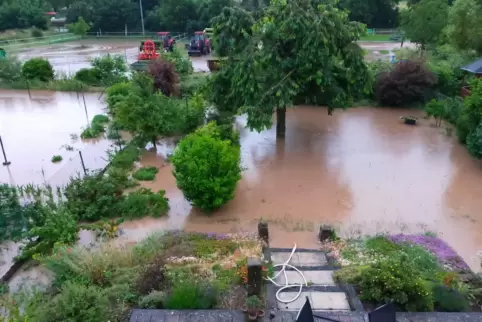 Am 24. Juni 2020 trat der Hainbach in Essingen über die Ufer und überschwemmte auch den Garten von Inge Volz’ Tochter.