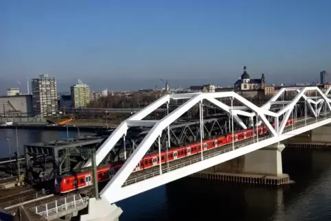 Auch die S-Bahn Rhein-Neckar hat unter dem GDL-Streik zu leiden. Immerhin fährt etwa jeder zweite Zug von Mannheim sowohl nach K