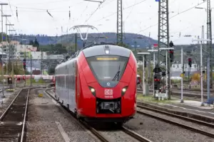 Auf der RB-Linie von Saarbrücken nach Kaiserslautern fahren trotz Streik die meisten Züge. Anders sieht das auf den nicht elektr Auf der RB-Linie von Saarbrücken nach Kaiserslautern fahren trotz Streik die meisten Züge. Anders sieht das auf den nicht elektr