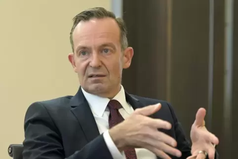 Über Steuererhöhungen werde seine Partei nicht sprechen, zieht Volker Wissing rote Linien für eine Regierungsbeteiligung der FDP