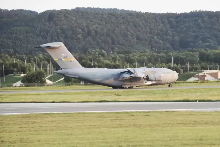 Eins der ersten Flugzeuge, die aus Kabul mit Zwischenstopp Katar in Ramstein gelandet sind.