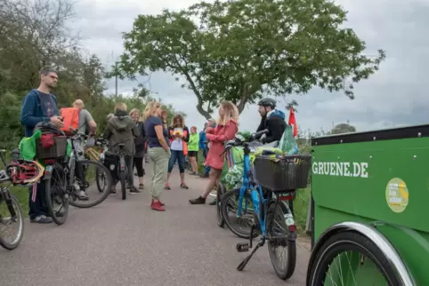 Grüne aus der Südpfalz und Speyer fordern die Reaktivierung der Bahnstrecke. Am Sonntag gab es eine Sternfahrt. 