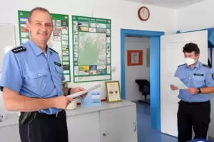 Dienstbesprechung unter Corona-Bedingungen: Frank Hoffmann und sein Kollege Matthias Schramm. Dienstbesprechung unter Corona-Bedingungen: Frank Hoffmann und sein Kollege Matthias Schramm.