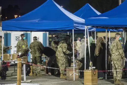 Am Freitag sind die ersten Maschinen mit evakuierten Menschen aus Afghanistan auf der Air Base Ramstein gelandet. 