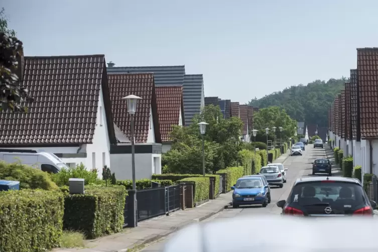 Die Spicherer Stra&szlig;e ist typisch f&uuml;r die Siedlung am Belzappel mit ihren vielen Ein- und Zweifamilienh&auml;usern.