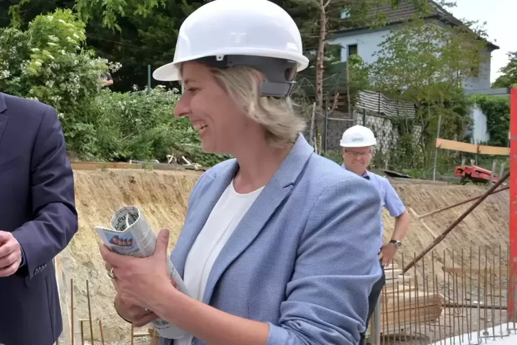 Der Wille ist da: Oberbürgermeisterin Stefanie Seiler (SPD) kann die Häuser aber nicht auch noch selbst bauen. Grundsteinlegunge