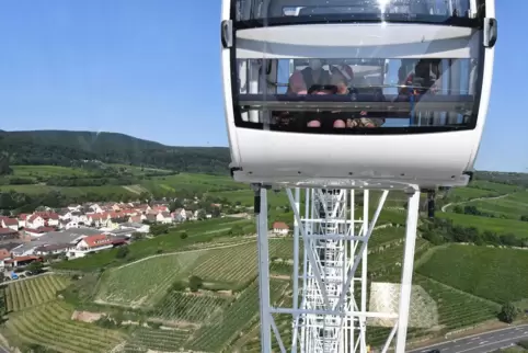 Das Riesenrad In Bad Dürkheim. IMpfwillige dürfen eine Runde kostenlos fahren.