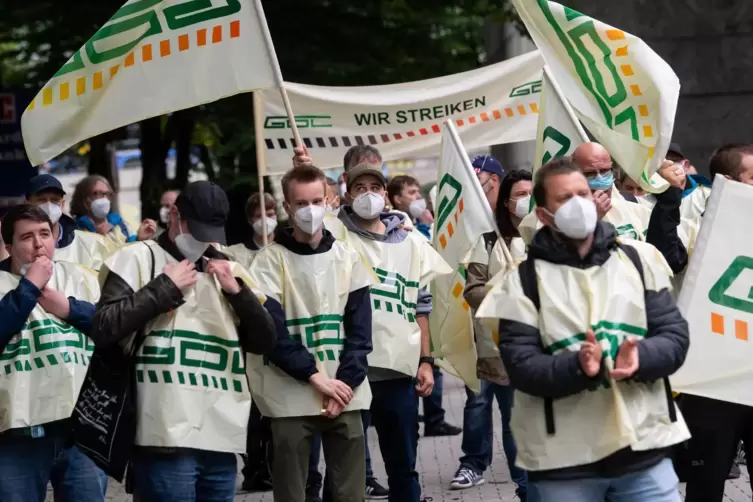 Wie hier in München gingen GDL-Mitglieder während des Streiks für ihre Forderungen auf die Straße.