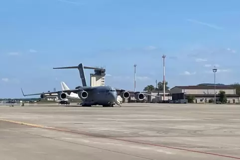 Mit Maschinen wie dieser sind von Freitagabend bis Donnerstagfrüh insgesamt 14.500 Afghanen nach Ramstein geflogen worden. 