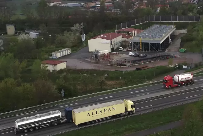Das Geothermiekraftwerk Insheim liegt direkt neben der A65.